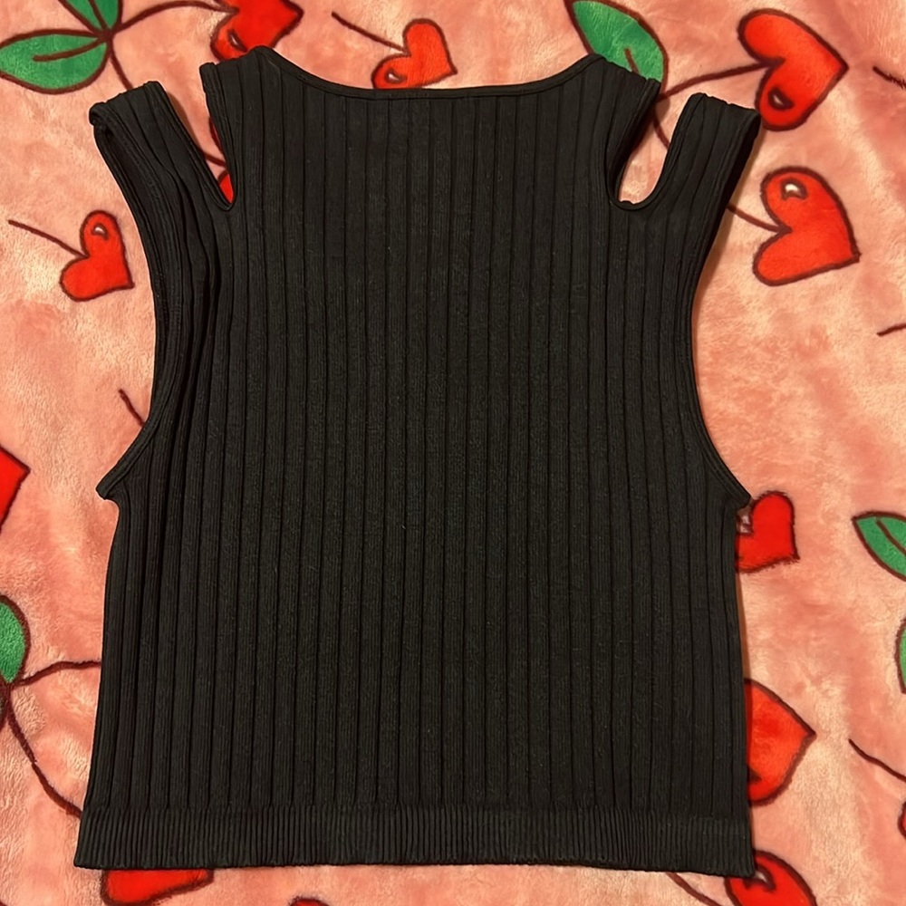 Forever21 knit crop top. Sleeveless. Black. Size medium. Athletic top. - Picture 3 of 3